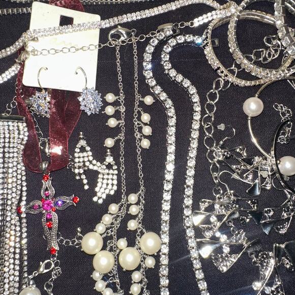 Bundle jewelry lot 55+ pieces modern silver tone faux pearls rhinestones - Picture 15 of 16